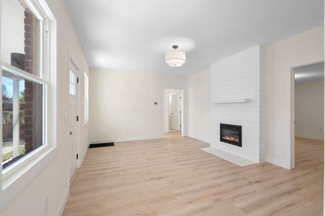 Building Photo - 3907 Katherine St