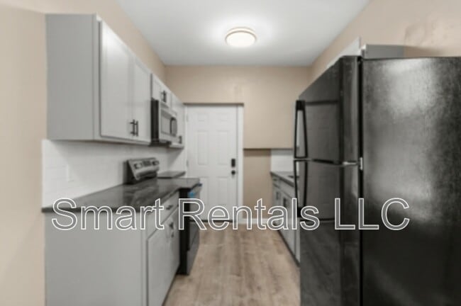 Building Photo - 4209 Ellenwood Ave