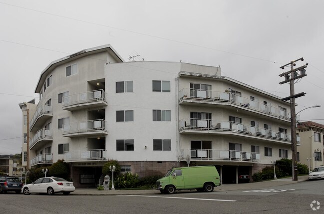 Foto del edificio - Melba Lake Apartments