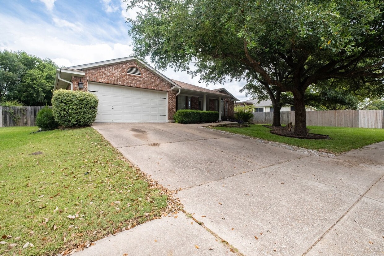 Primary Photo - Charming Four-Bedroom Home in Prime Round ...