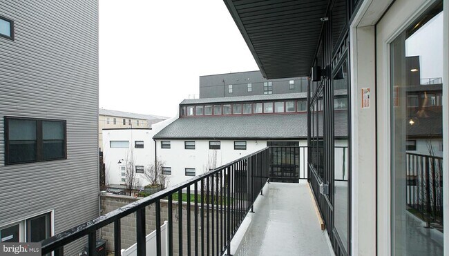 Building Photo - 1216 N Front St