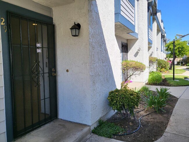 Foto del edificio - 19231 Sherman Way