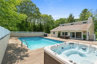 Building Photo - 60 Quogue Riverhead Rd