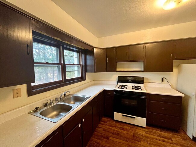 Foto del edificio - 2093 Creek Rd