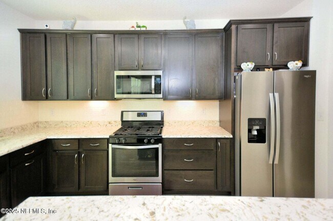 Building Photo - 802 Flach Dr