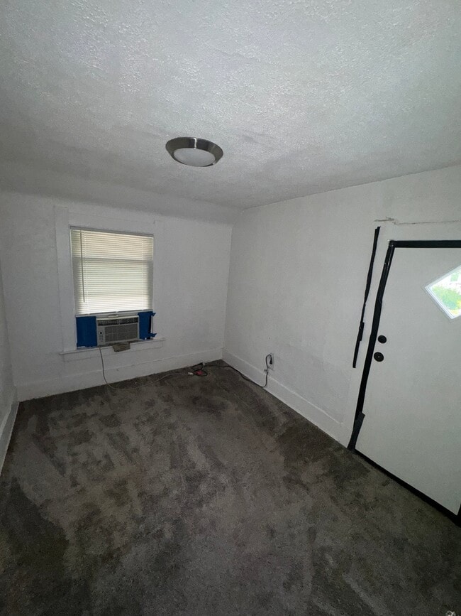Building Photo - 2127 Elliott Ave