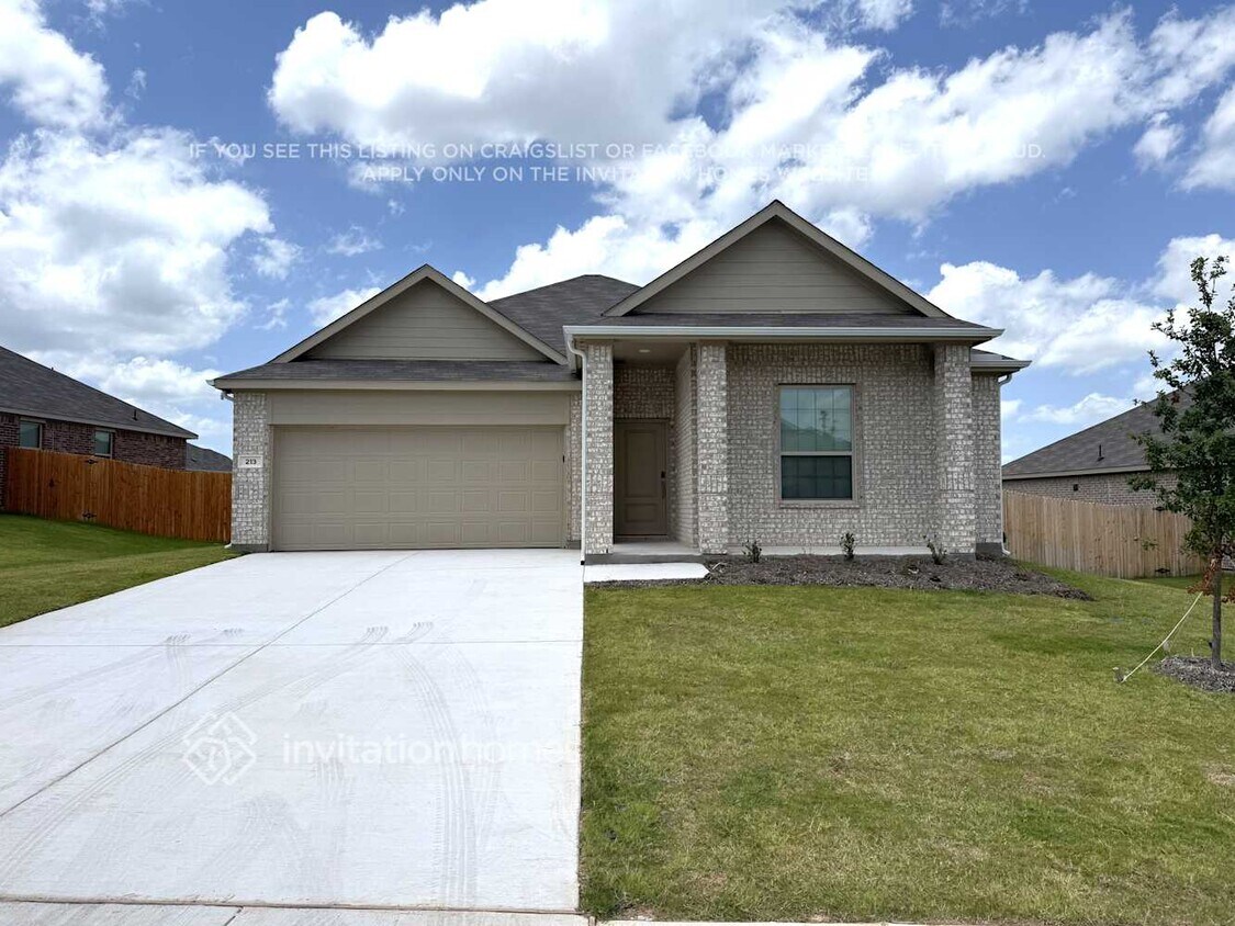 Foto principal - 213 Hazelnut Dr