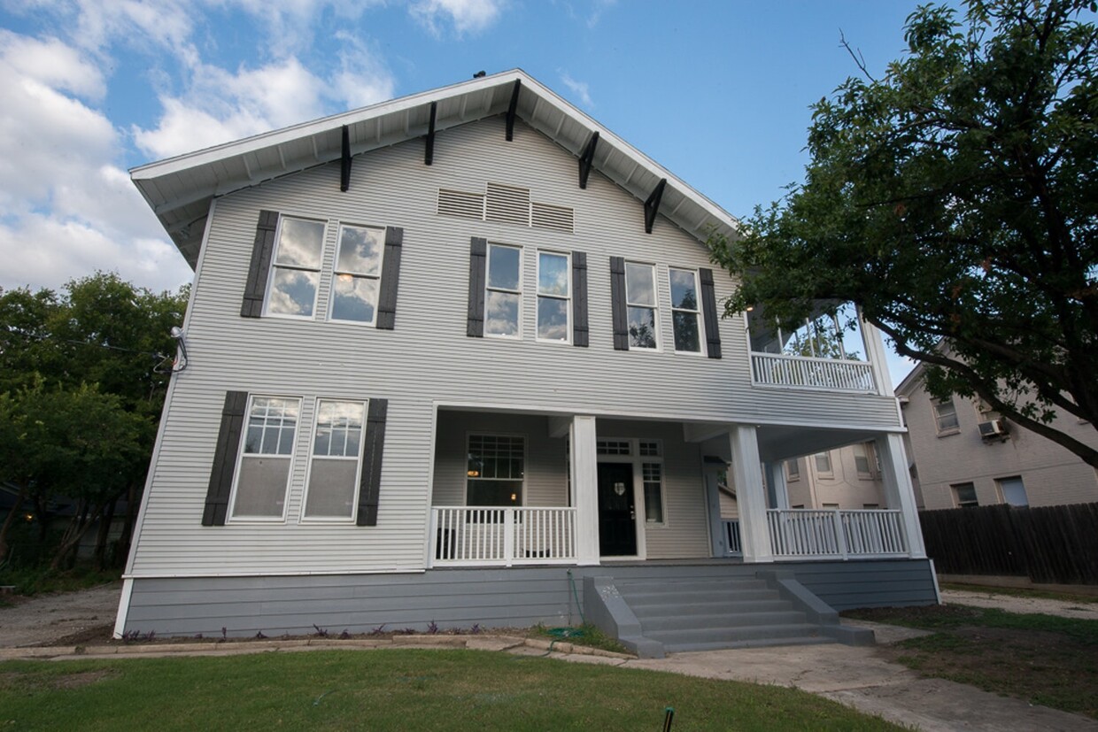 Unit 1 occupies the entire first floor of this lovely 1910 built Craftsman home. - 714 Gillespie St