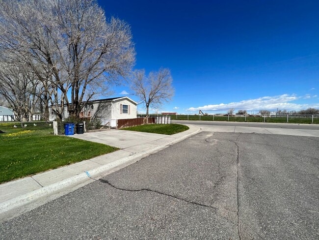 Building Photo - 2 Bedroom 2 Bath Updated Mobile Home in Cliffview Mobile Home Park. Very well kept-up area.