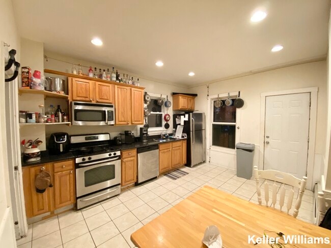 Building Photo - 61 Hillside St