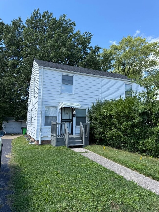 Building Photo - 1542 E 256th St