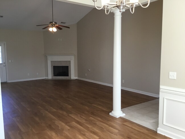 Building Photo - 159 Brickhill Circle