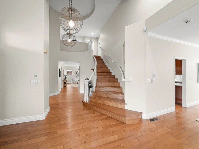Foto del edificio - Luxury, comfort, and breathtaking surroundings in Stunning Clayton home!