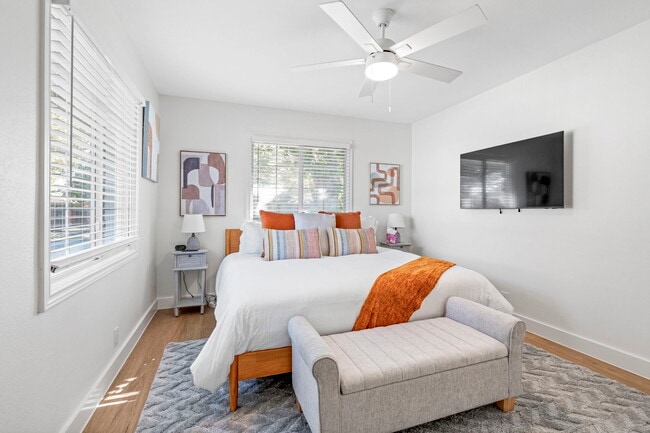 Foto del edificio - 6501 Ravendale Ln