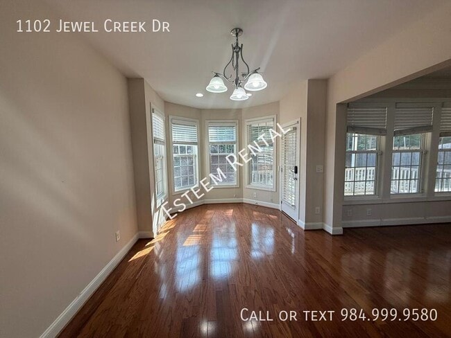 Building Photo - 1102 Jewel Creek Dr