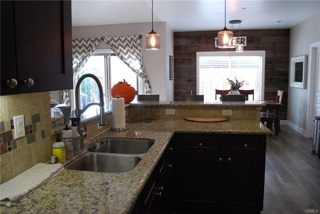 Building Photo - Beautiful home in very desirable neighborhood