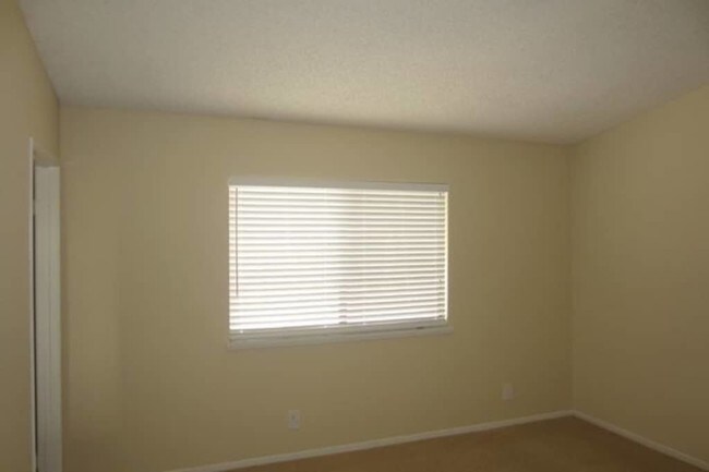 Building Photo - 2377 Dunlop Ct