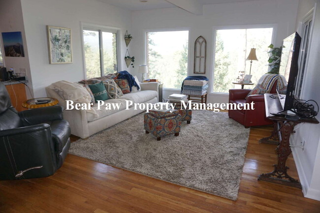 Building Photo - "Charming Evergreen Retreat: Spacious 3-Be...