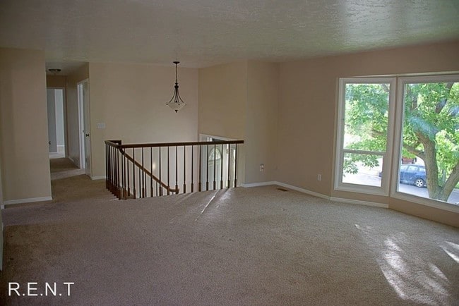 Building Photo - 4 br, 2.5 bath House - 8355 S Mesa Dr.