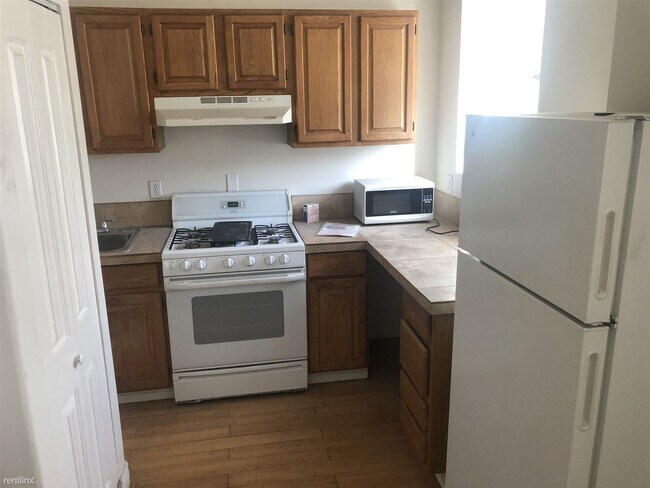 Building Photo - 1 br, 1 bath 4plex - 425 East 4th Avenue 2