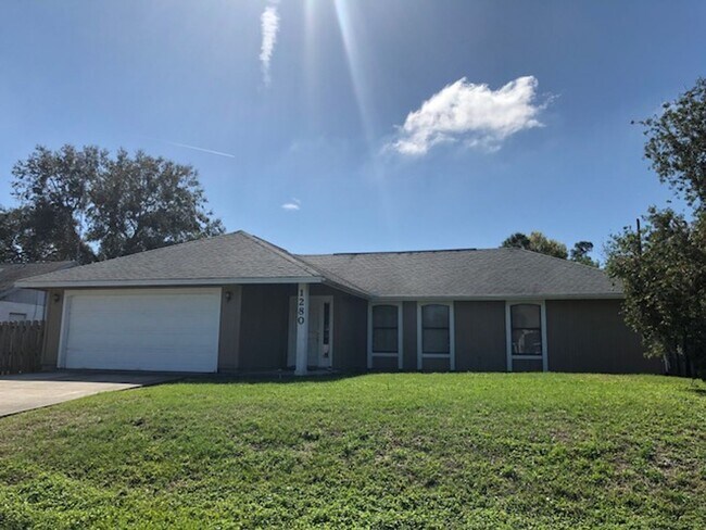 Foto del edificio - Beautiful 3BR Home in Prime Port St. Lucie Location – Near I-95 & Beaches!