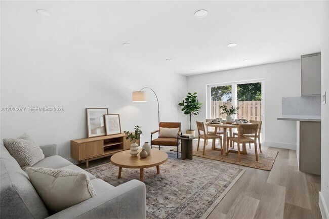 Foto del edificio - 82 SW 3rd Ct