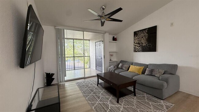 Foto del edificio - 8800 Latrec Ave