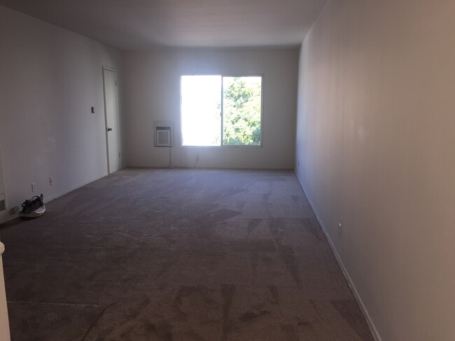 Foto del edificio - 8367 Blackburn Ave