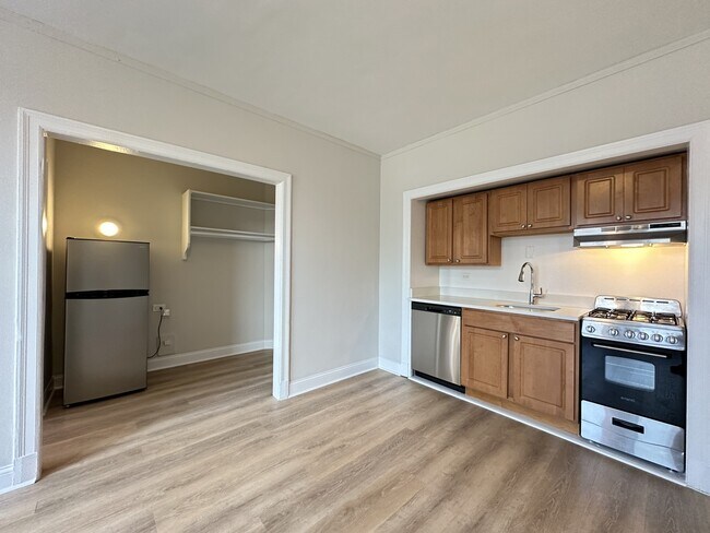 Foto del edificio - 3335 W Diversey Ave