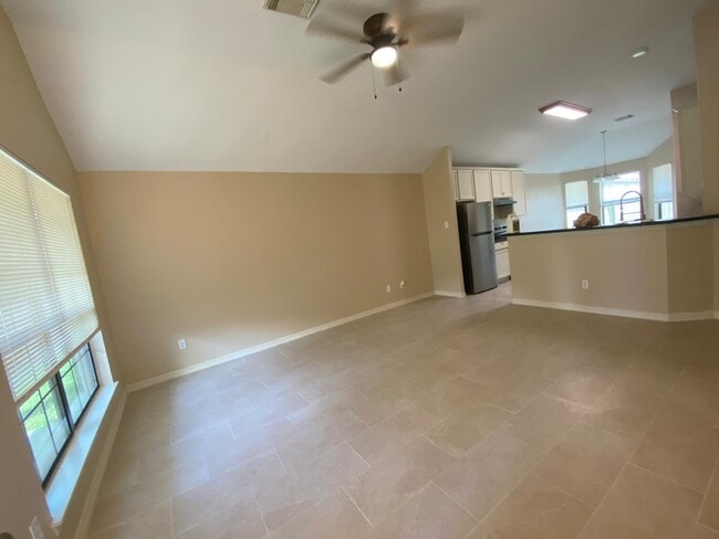 Foto del edificio - 956 Oak Falls Dr