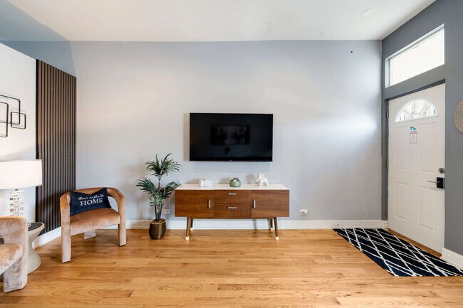 Foto del edificio - 109 S Paulina St