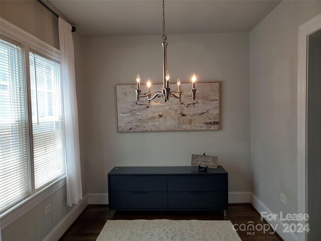 Foto del edificio - 3412 Washburn Ave