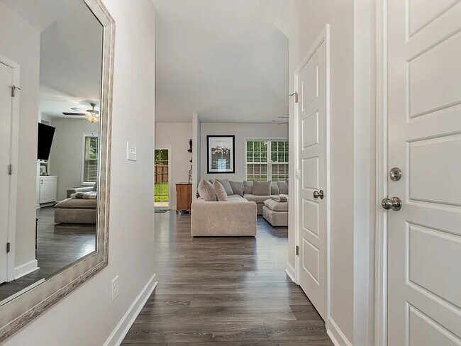 Foto del edificio - 325 Whetstone Dr