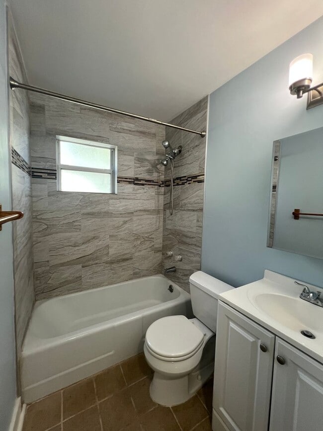 Building Photo - Fantastic Neptune Beach Rental - 1 block from the beach!