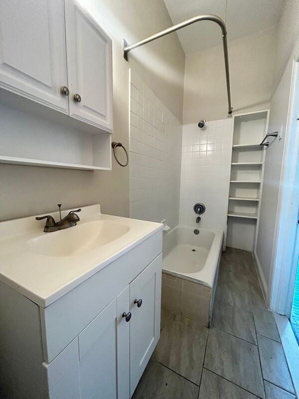 Building Photo - 24 E Mt Vernon Pl