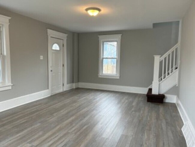 Foto del edificio - Recently Renovated 3-Bedroom, 1-Bath Home in Pleasantville
