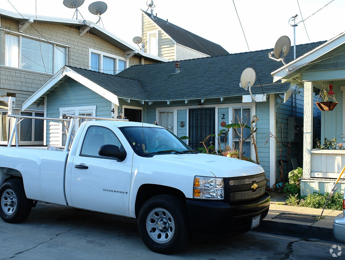 Building Photo - 417 E Bay Ave