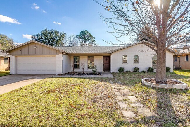 Building Photo - Well Maintained- 3 Bed, 2 Bath Home in Established Bedford Neighborhood-  HEB ISD- 76022