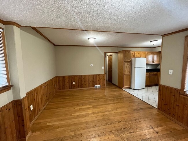 Building Photo - Gorgeous 2 Bedroom House with Massive Two ...