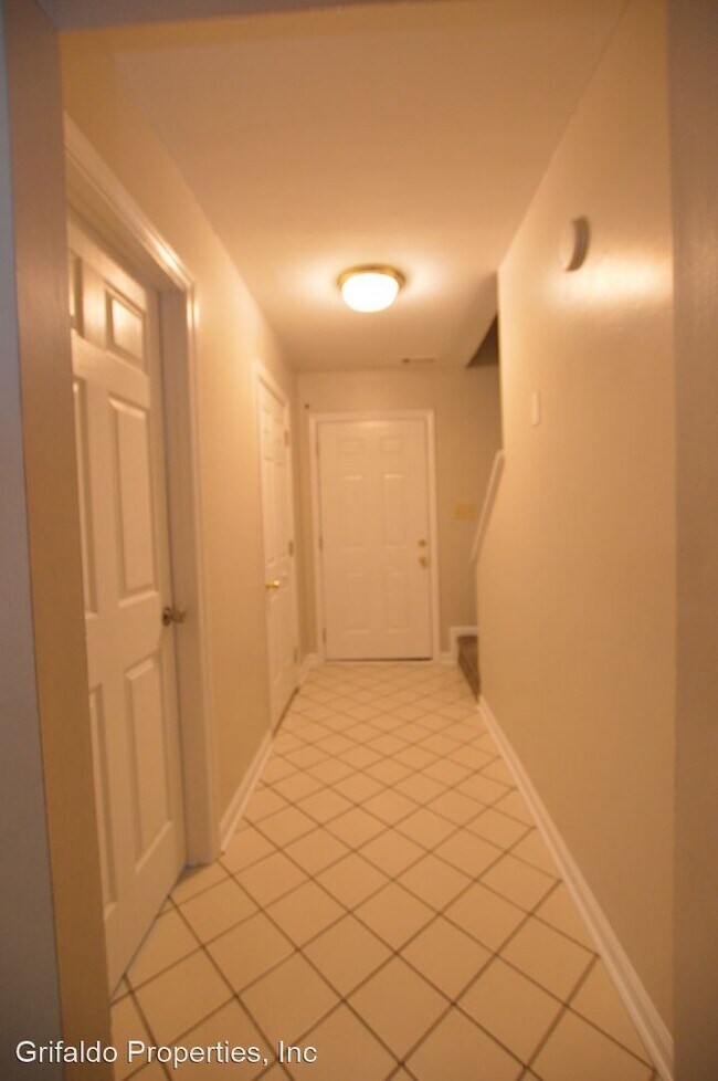 Building Photo - 2 br, 1.5 bath House - 28 S. Onsville Place