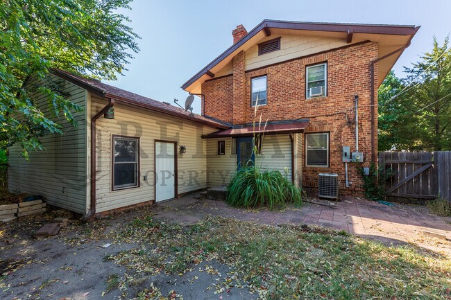 Foto del edificio - 1406 N Woodrow Ave