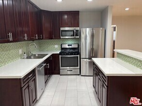 Building Photo - 2488 Beachwood Dr