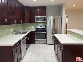 Building Photo - 2488 Beachwood Dr