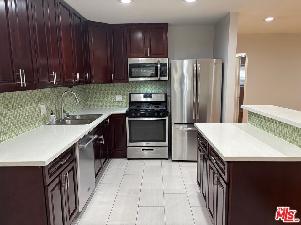 Primary Photo - 2488 Beachwood Dr