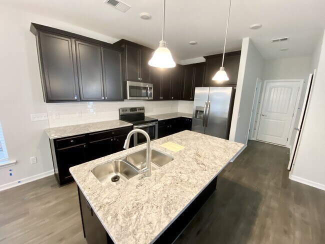 Foto del edificio - Four Bedroom Home in Millstone Landing!