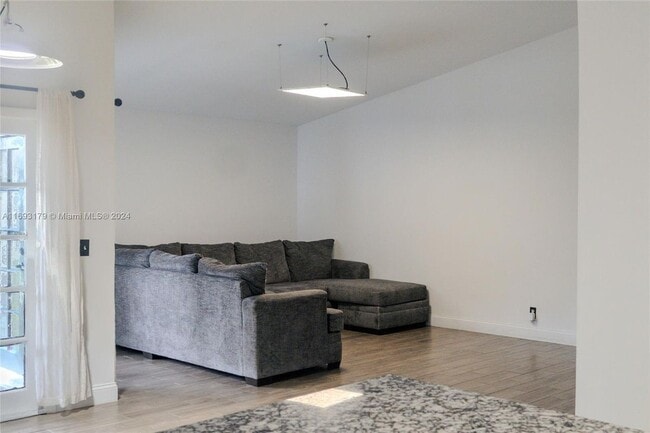 Building Photo - 336 S Ketch Dr