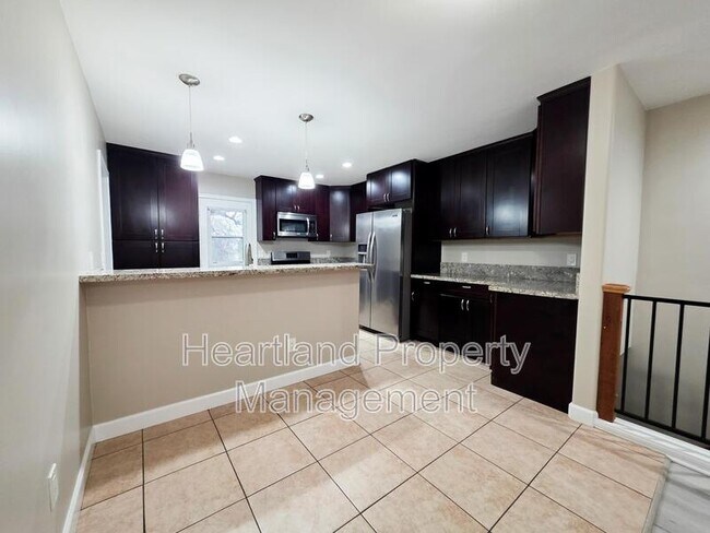 Foto del edificio - 8386 Golden Ave