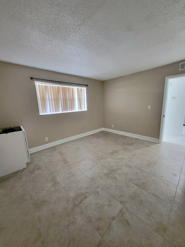 Photo - 8000 Fairview Dr (Tamarac, FL) Apartment