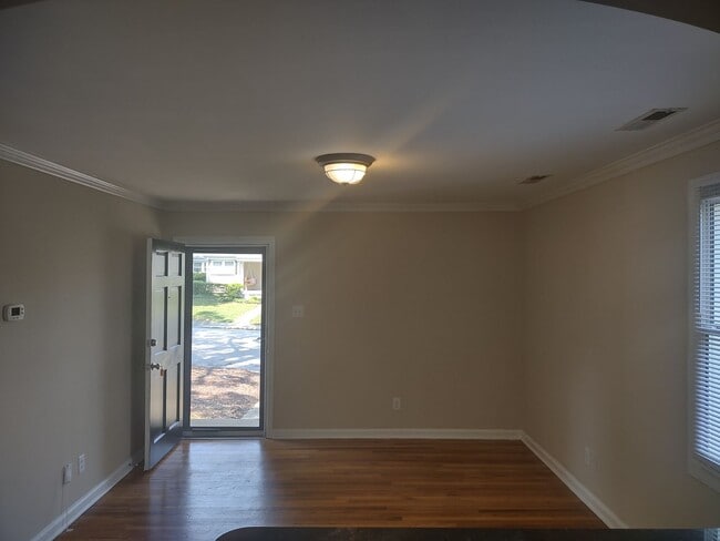 Building Photo - 2 Bedroom 1 Bath Condo in the Cottages of ...