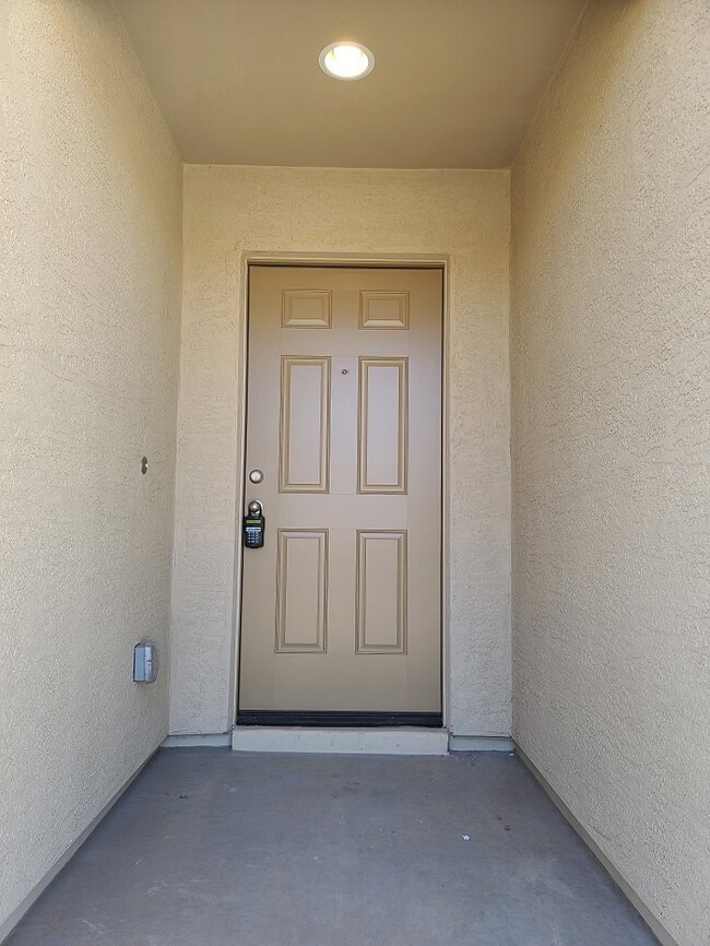 Building Photo - "Charming 4-Bedroom Oasis with 2 Full Bath...